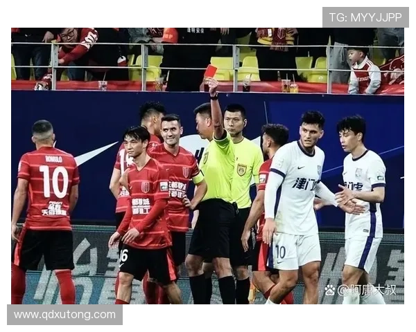 中超豪强对决背景下：实力碰撞引发的全城热议分析