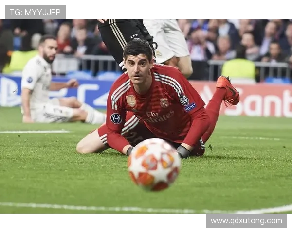 库尔图瓦身披皇马1号球衣,持续保持状态回暖迹象 库尔图瓦身披皇马1号球衣,持续保持状态回暖迹象