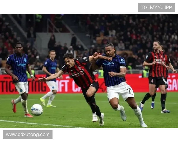 AC米兰中场控制力不足,边路协防问题对赛季表现形成制约 AC米兰中场控制力不足,边路协防问题对赛季表现形成制约